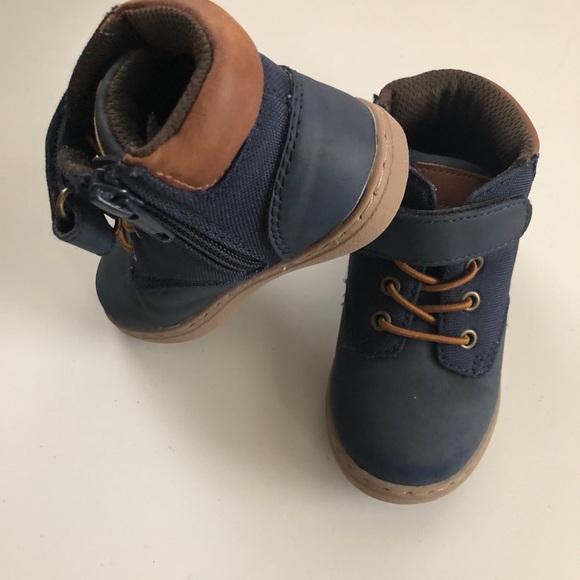 Children’s Place Toddler Boy Mid-Top shoes - Picture 2 of 6